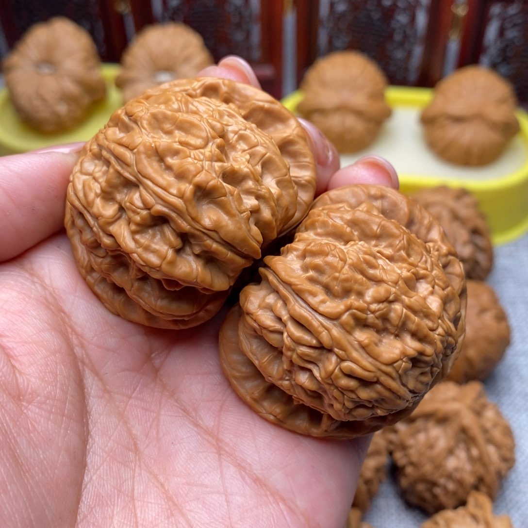 文玩核桃把件毕业球白46全品