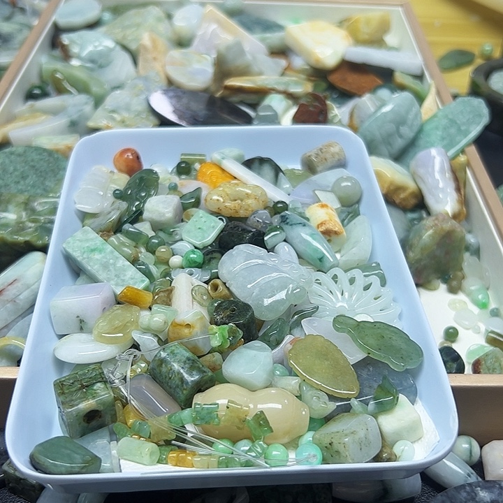 桉***禾翡翠未镶嵌颈饰天然翡翠99