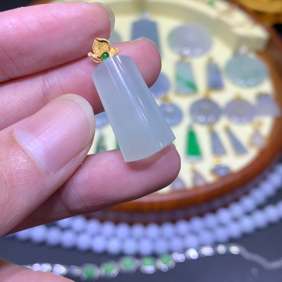 翡翠吊坠(不含链)18K金镶嵌