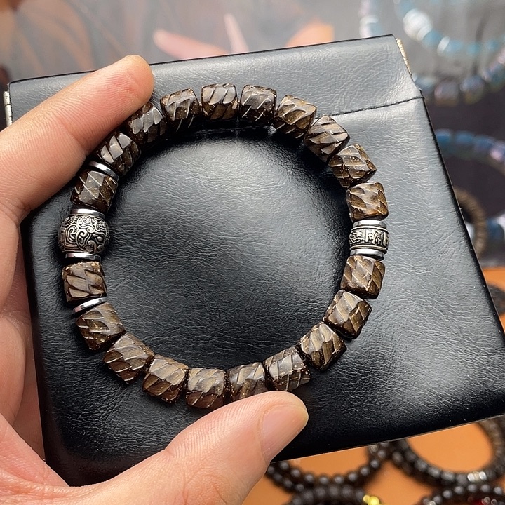 勇***6手串椰蒂9✖️9龙鳞貔貅上上签