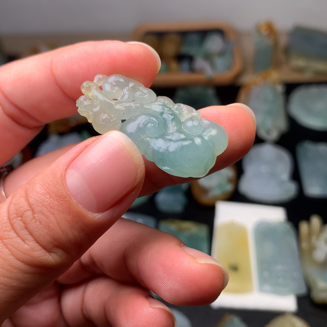 定制翡翠未镶嵌如意