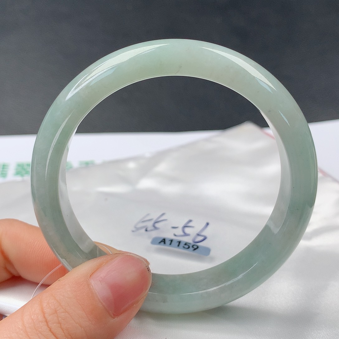 翡翠手镯未镶嵌32正56