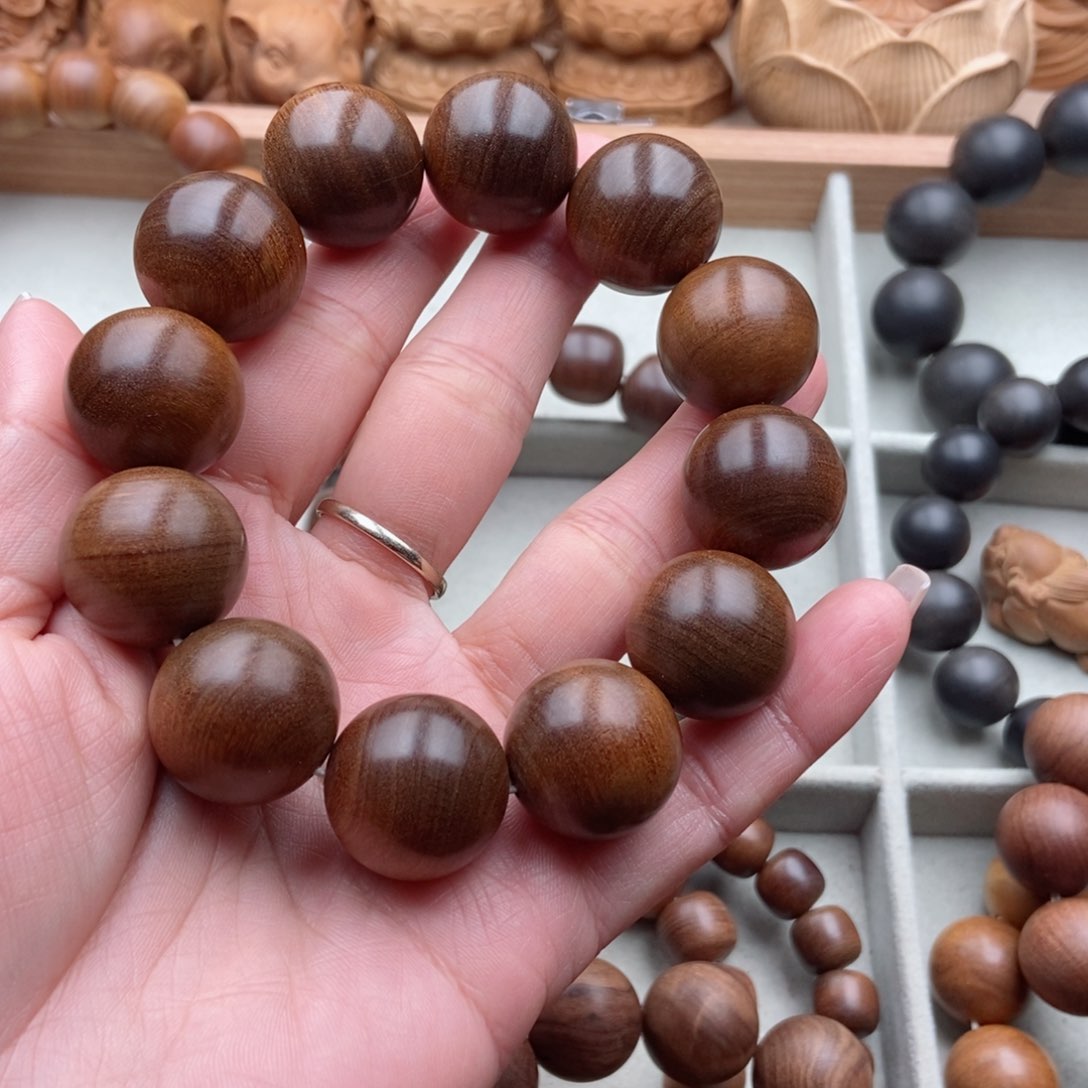 檀香木手串/手链L****n2.0老山檀香黑肉沉奶香手串
