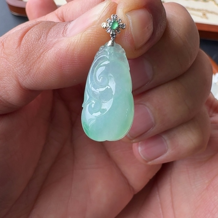 翡翠吊坠(不含链)18K金镶嵌