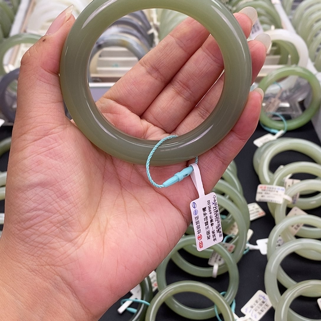 未镶嵌和田玉珠宝奇石和田玉手镯57.58微瑕