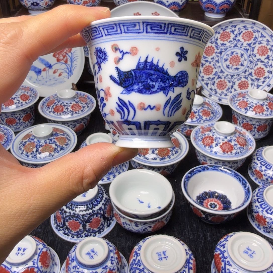 青花釉里红铃铛杯活动款