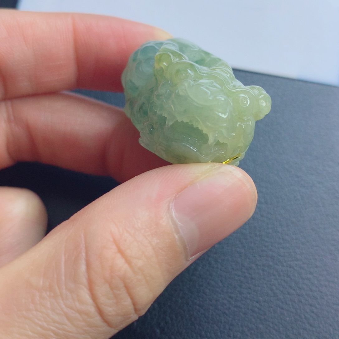 翡翠未镶嵌颈饰貔貅