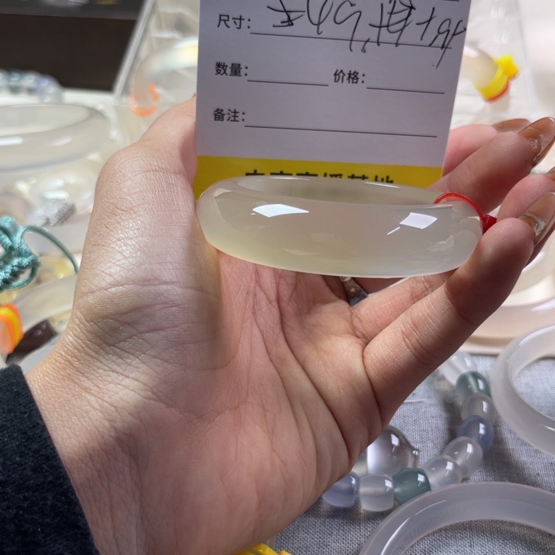 手镯玛瑙/玉髓未镶嵌不**萨