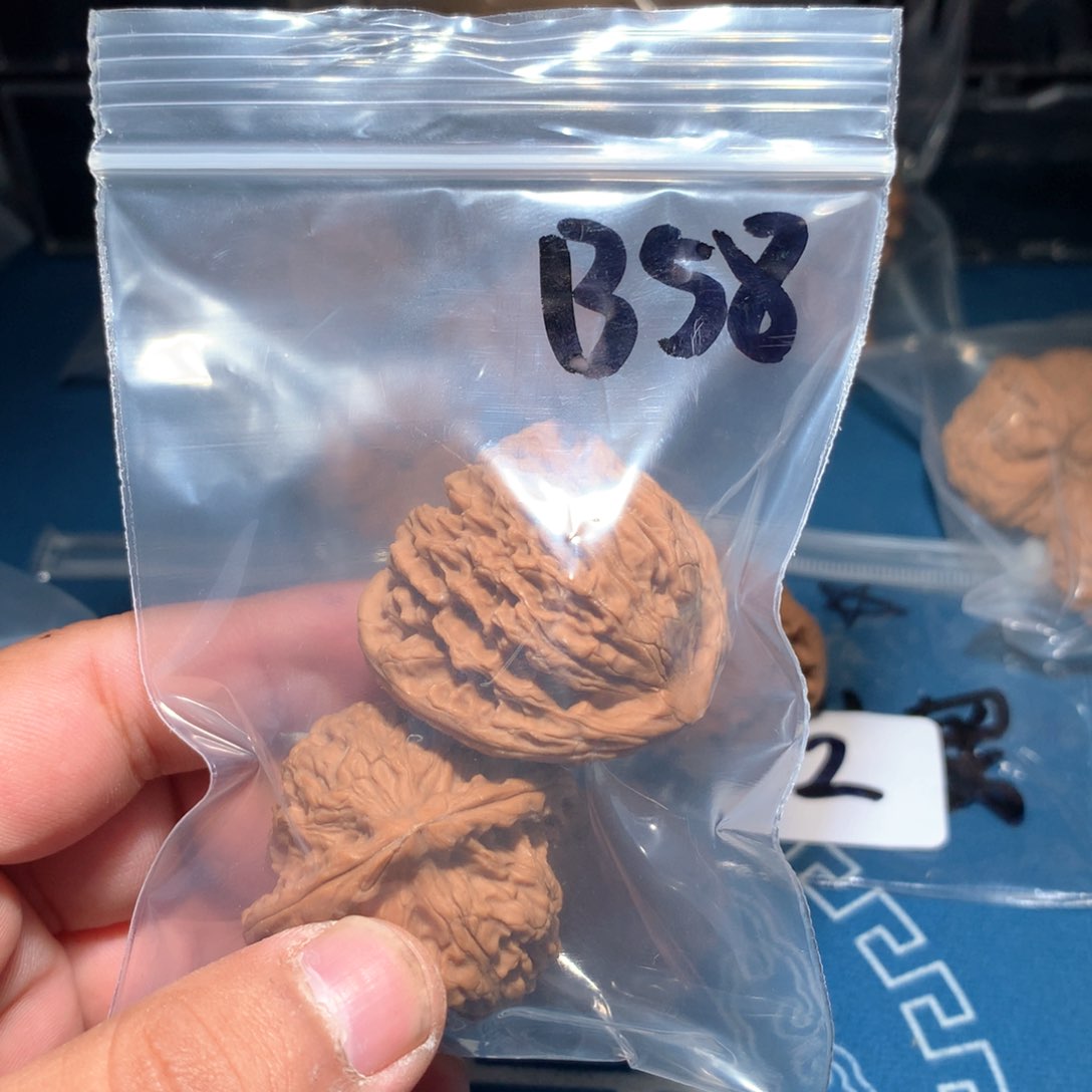 文玩核桃吊坠浮**三南疆 b58