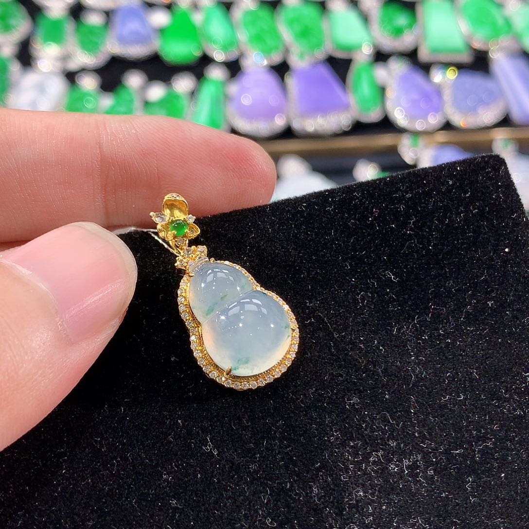 翡翠18K金镶嵌颈饰