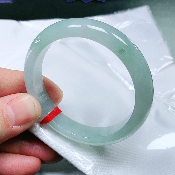 翡翠手镯（圆镯）未镶嵌翡翠手镯 未镶嵌