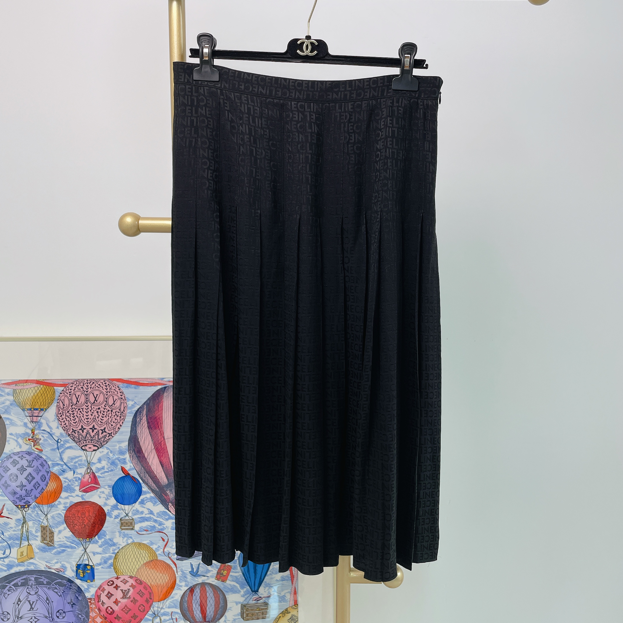 95新 Celine/思琳 黑色满印logo半身裙/37515158