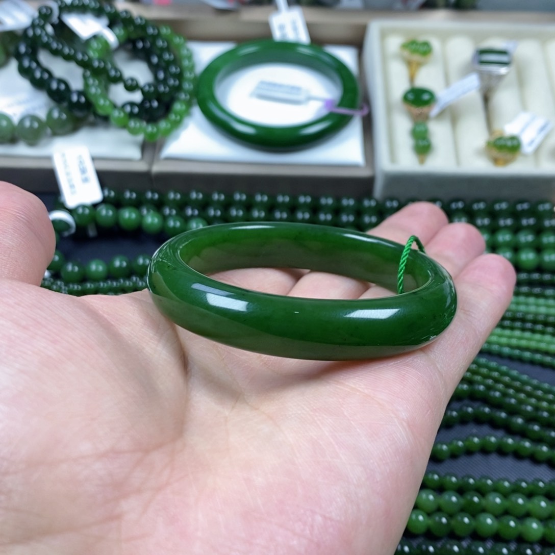 和田玉（碧玉）手镯未镶嵌奥*牛