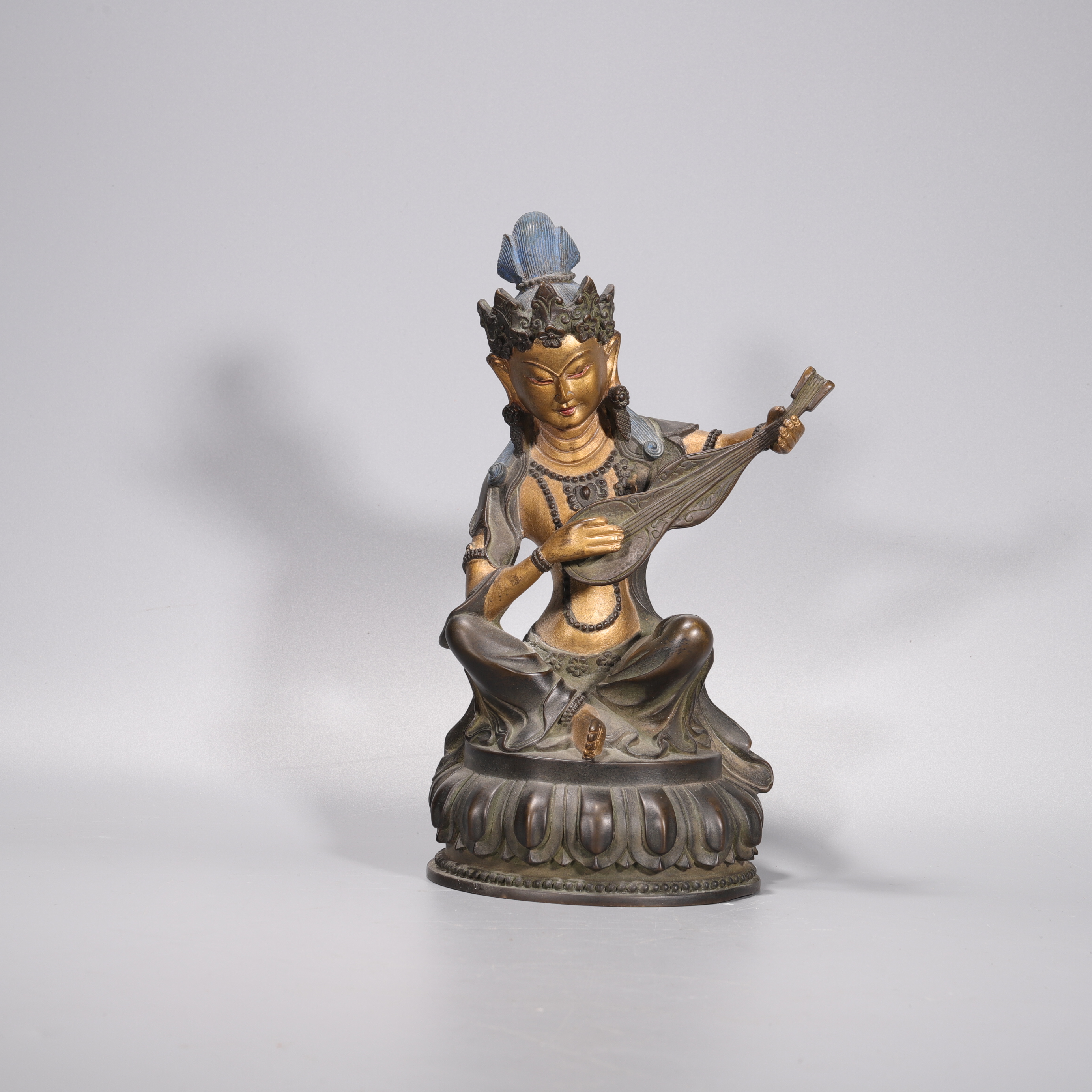 lot2  清代  铜泥金观音造像