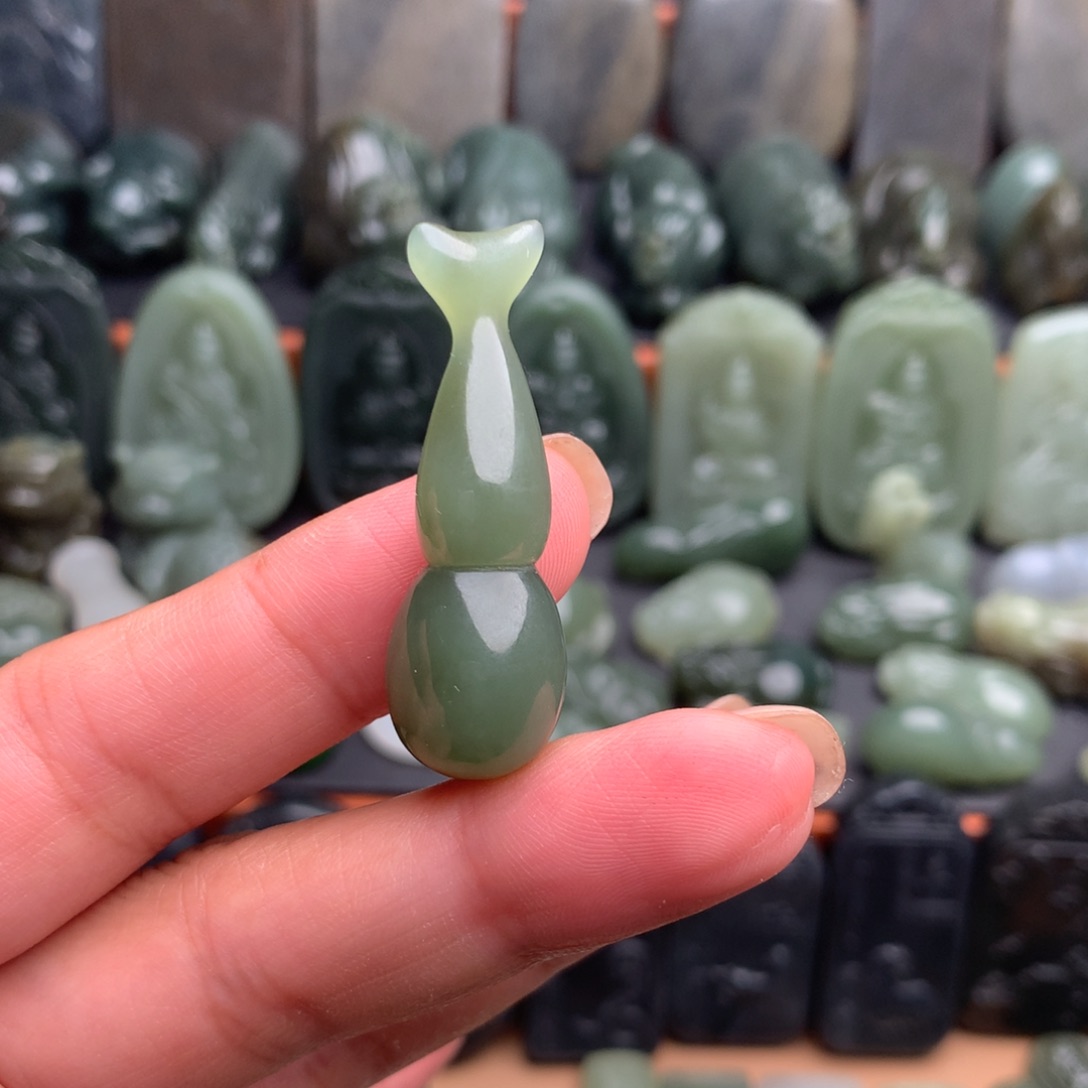 和田玉未镶嵌颈饰挂件02