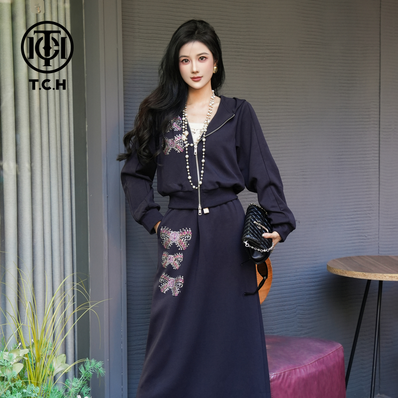 TCH私服秋冬烫钻时尚休闲百搭气质长袖套装女T75C07E1043轻奢tch