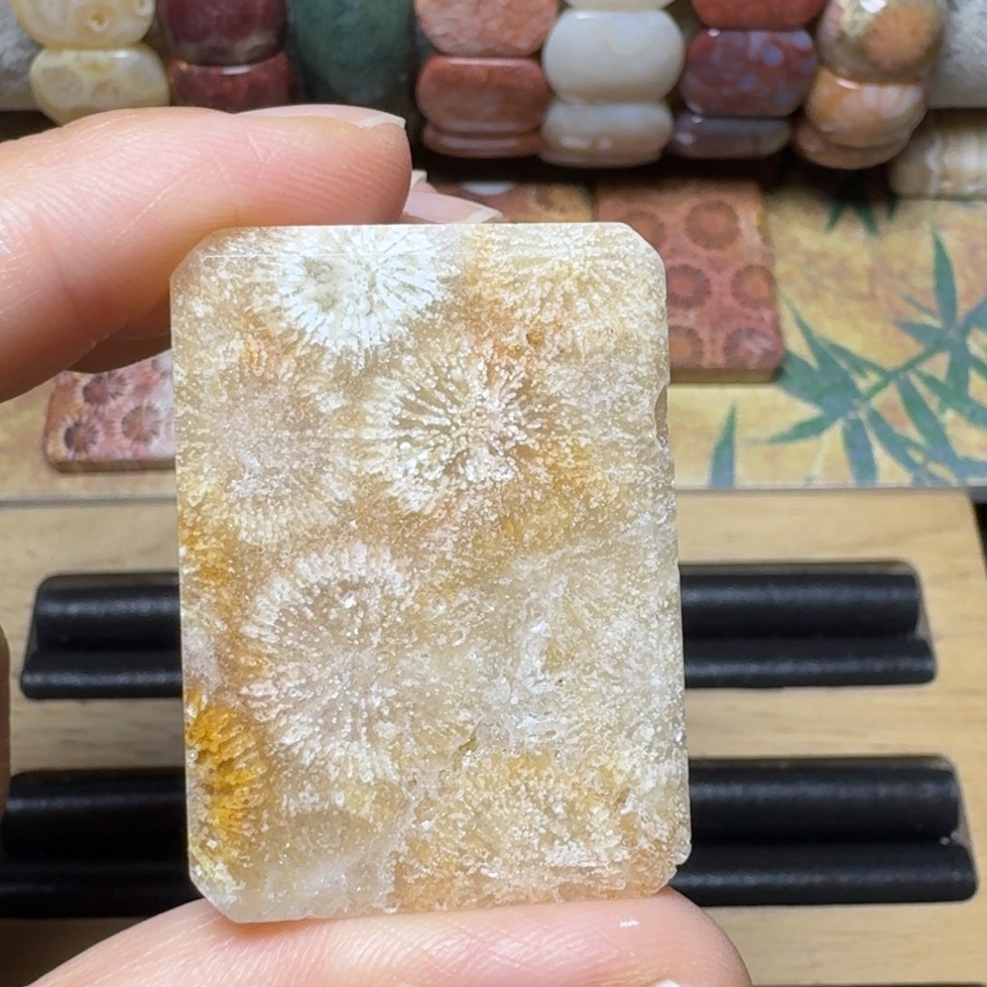 硅化玉爆闪的大晶花未镶嵌