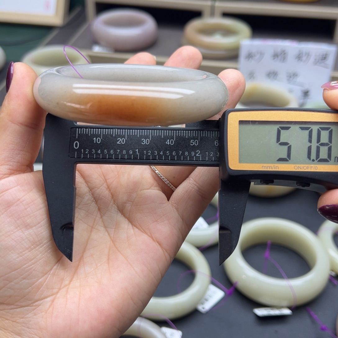 石英质玉（佘太翠）未镶嵌手镯