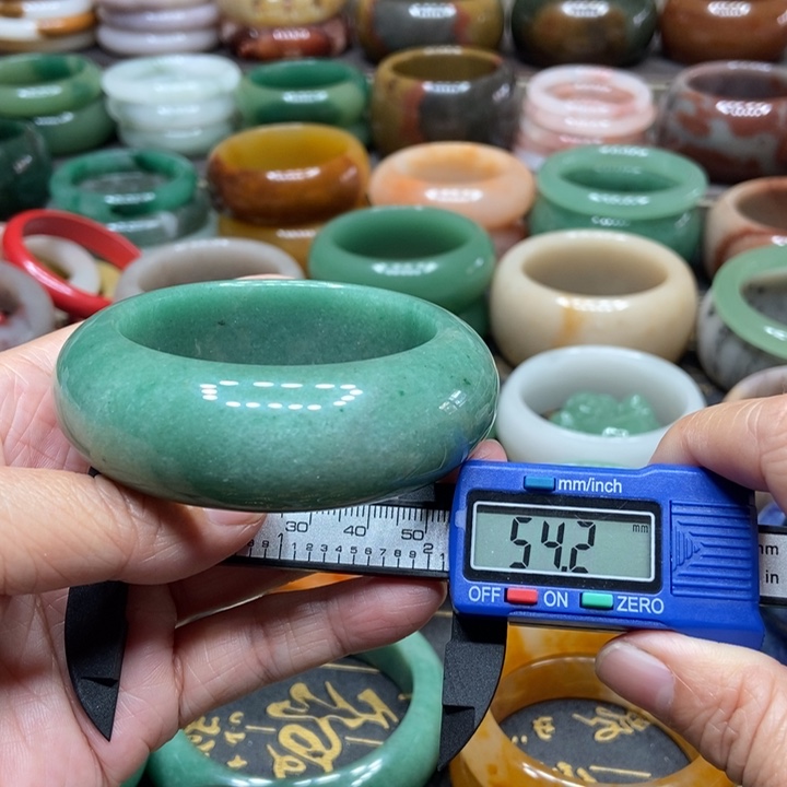 石英质玉未镶嵌手镯