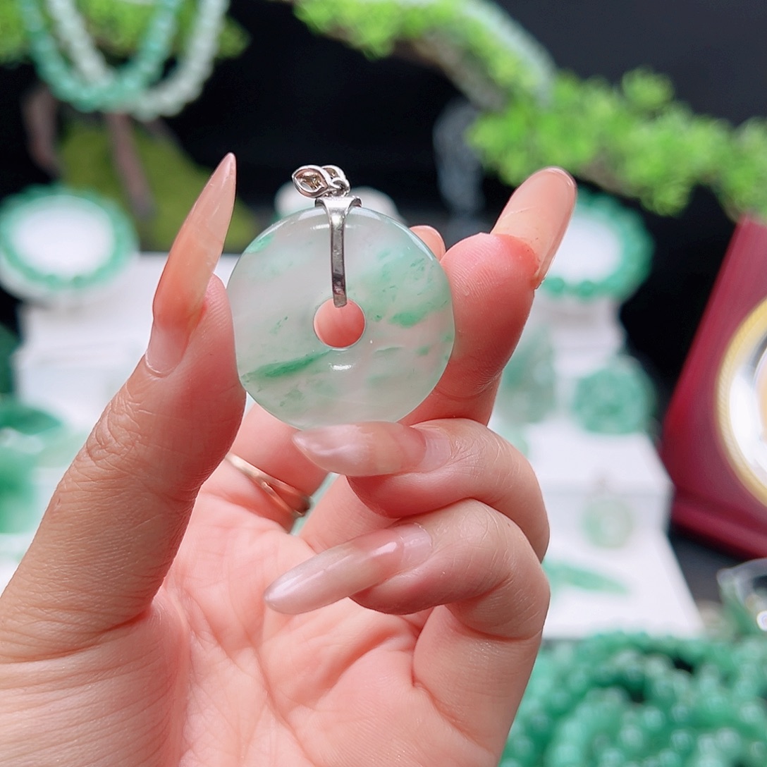 会***茶石英质玉（非洲翠）未镶嵌吊坠(赠链)