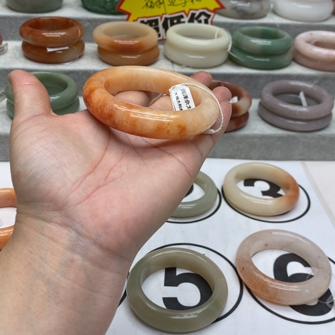 O***k石英质玉未镶嵌手镯