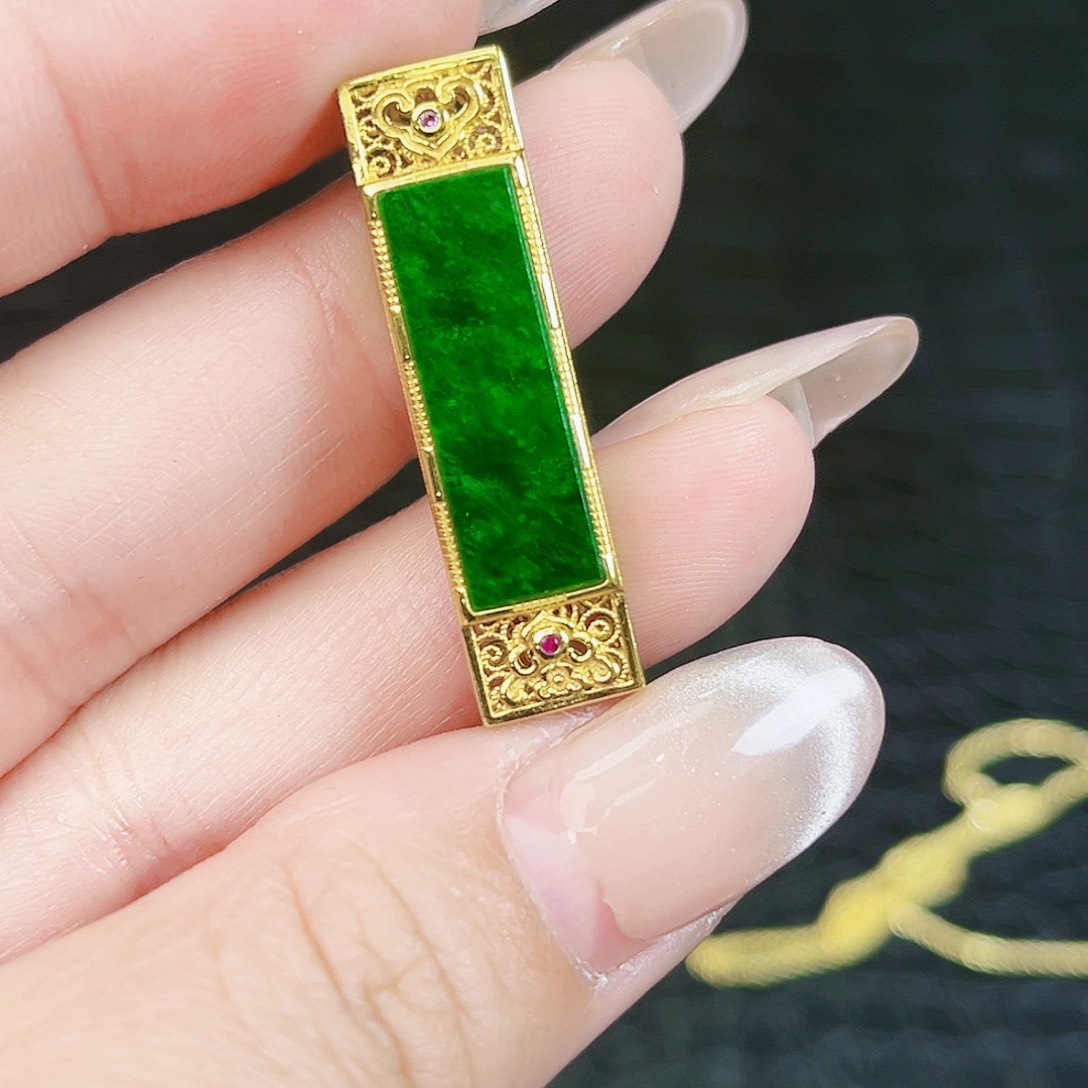 翡翠颈饰银S925镶嵌吊坠