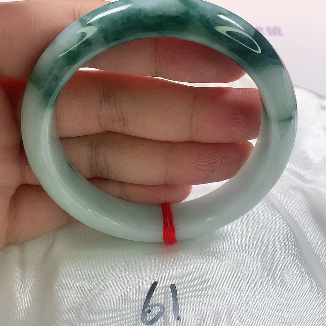 翡翠手镯未镶嵌60-61圈。354号