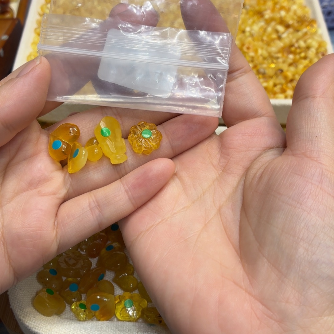 小***1琥珀未镶嵌珠宝奇石