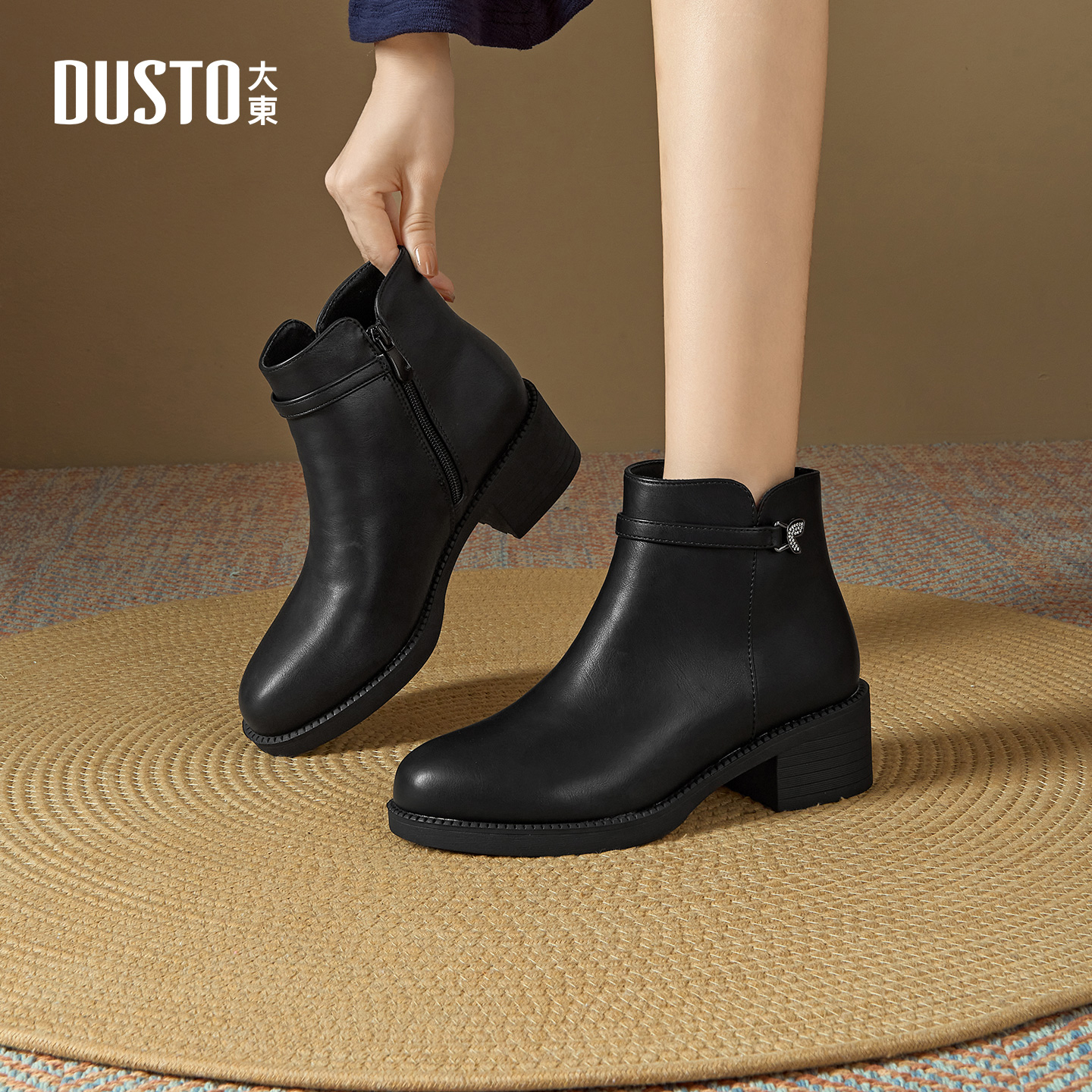 大东女鞋加绒保暖妈妈鞋2025秋冬新款舒适不累脚毛绒粗跟短靴1052