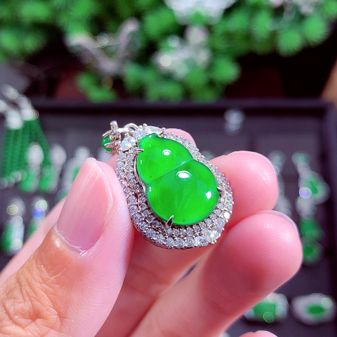 颈饰未镶嵌翡翠天然