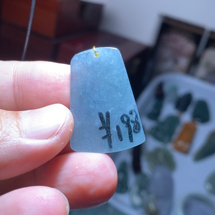 翡翠颈饰未镶嵌好