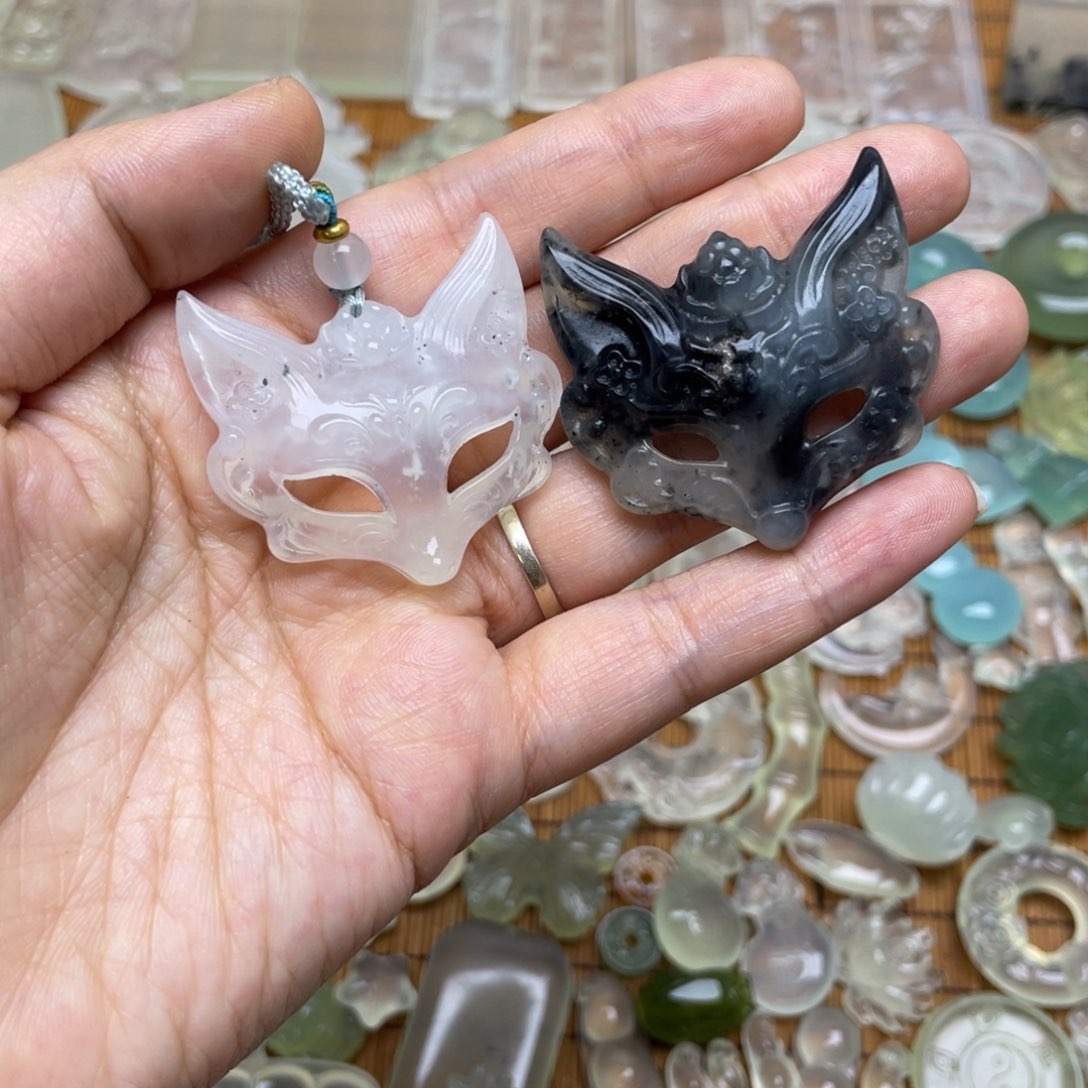 未镶嵌蛇纹石玉颈饰爱****?