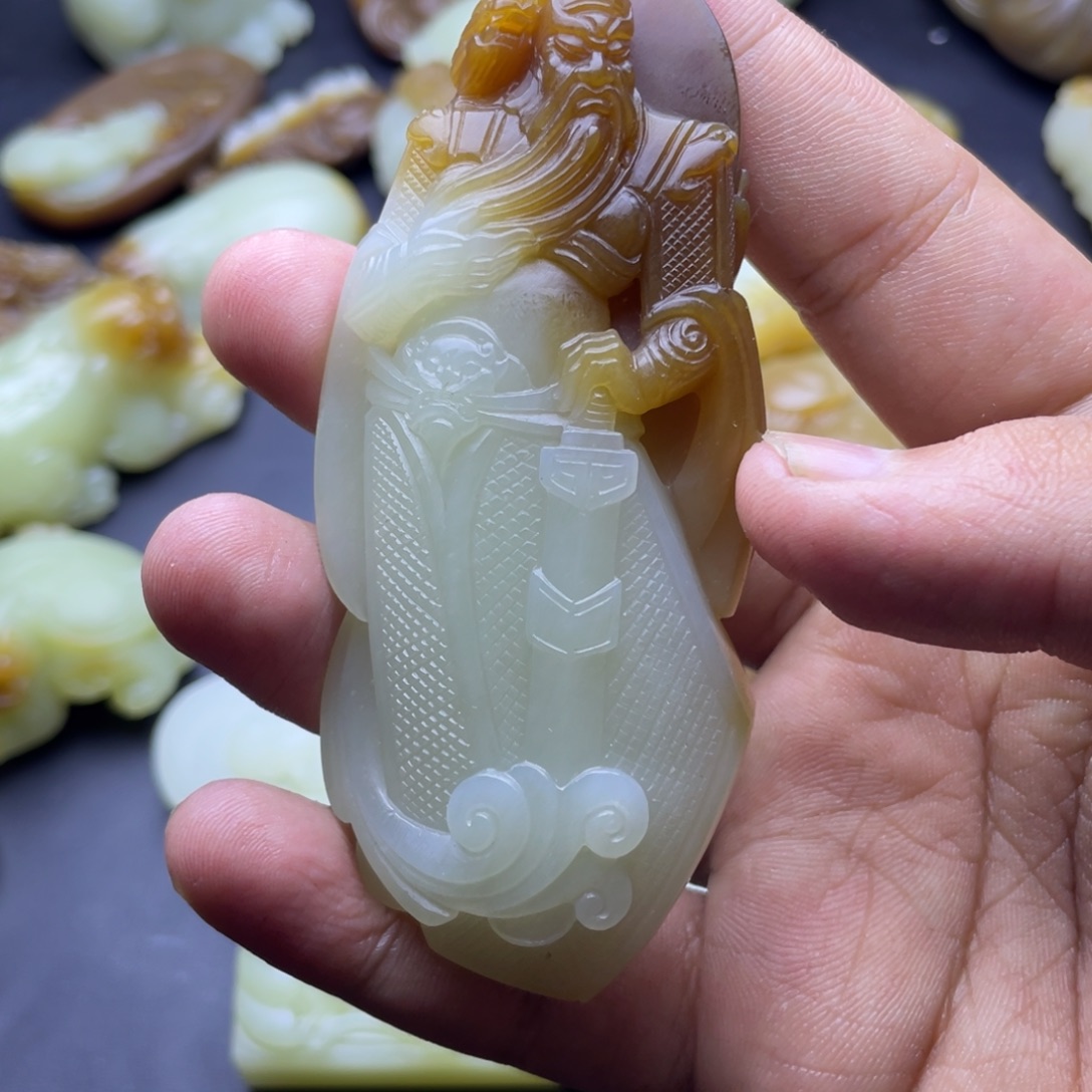 龙***哥和田玉（糖玉）未镶嵌颈饰