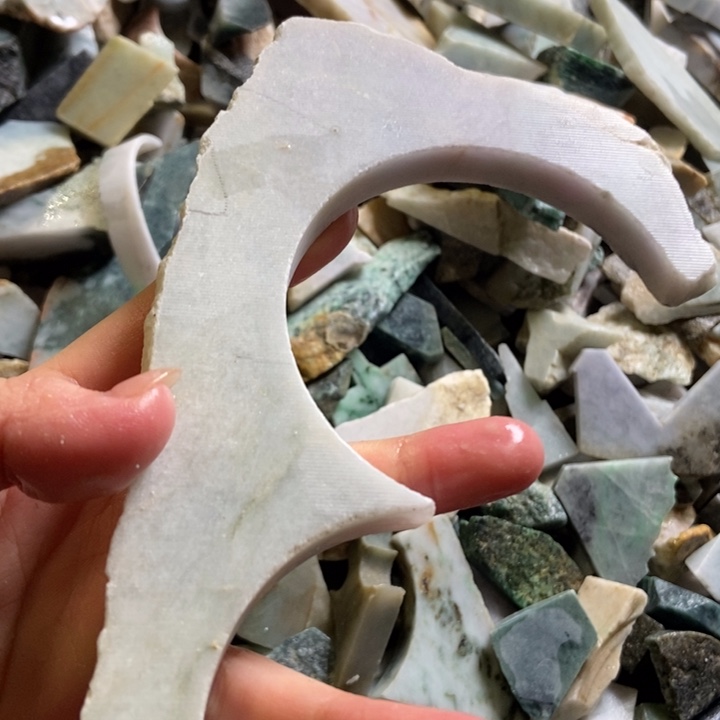 翡翠颈饰未镶嵌天然翡翠