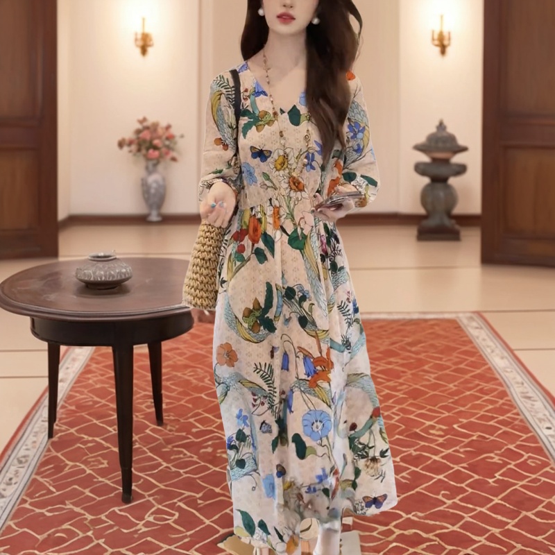 多巴胺气质印花连衣裙女2025夏季新款长裙时尚显瘦遮肉度假裙子女