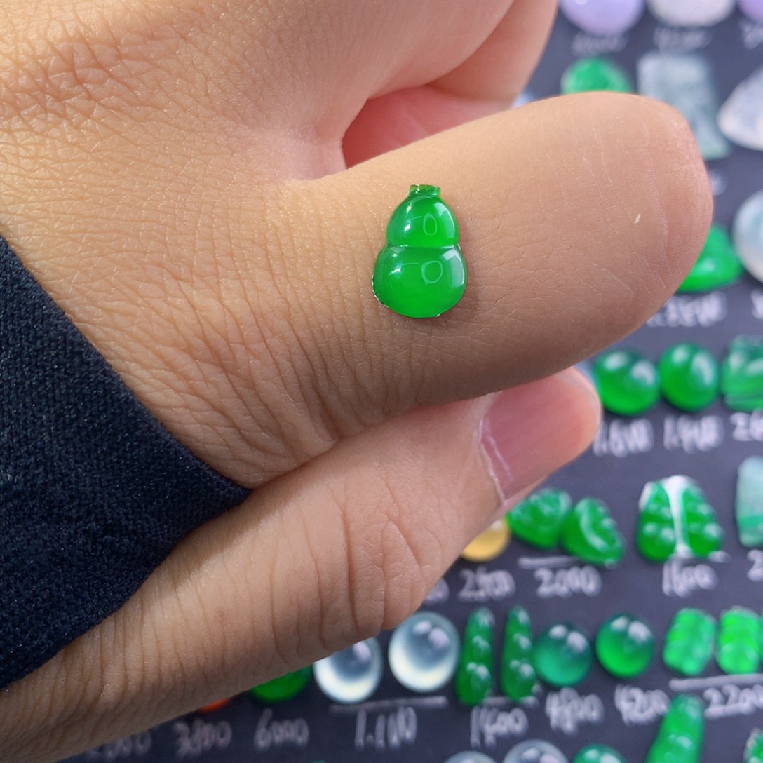 翡翠未镶嵌颈饰葫芦