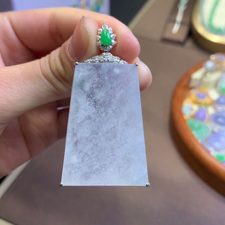 翡翠18K金镶嵌颈饰翡翠