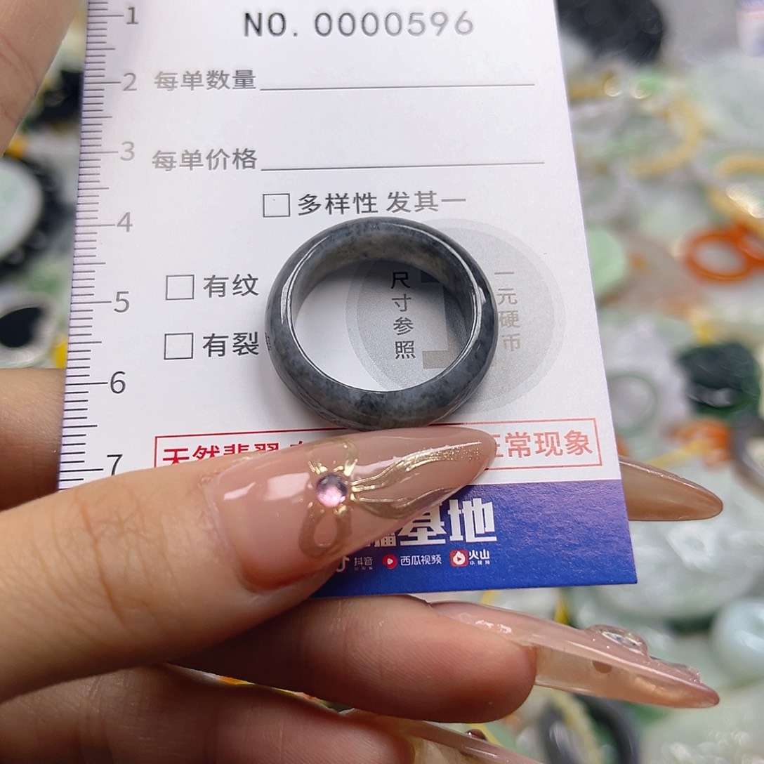 翡翠未镶嵌颈饰hhh
