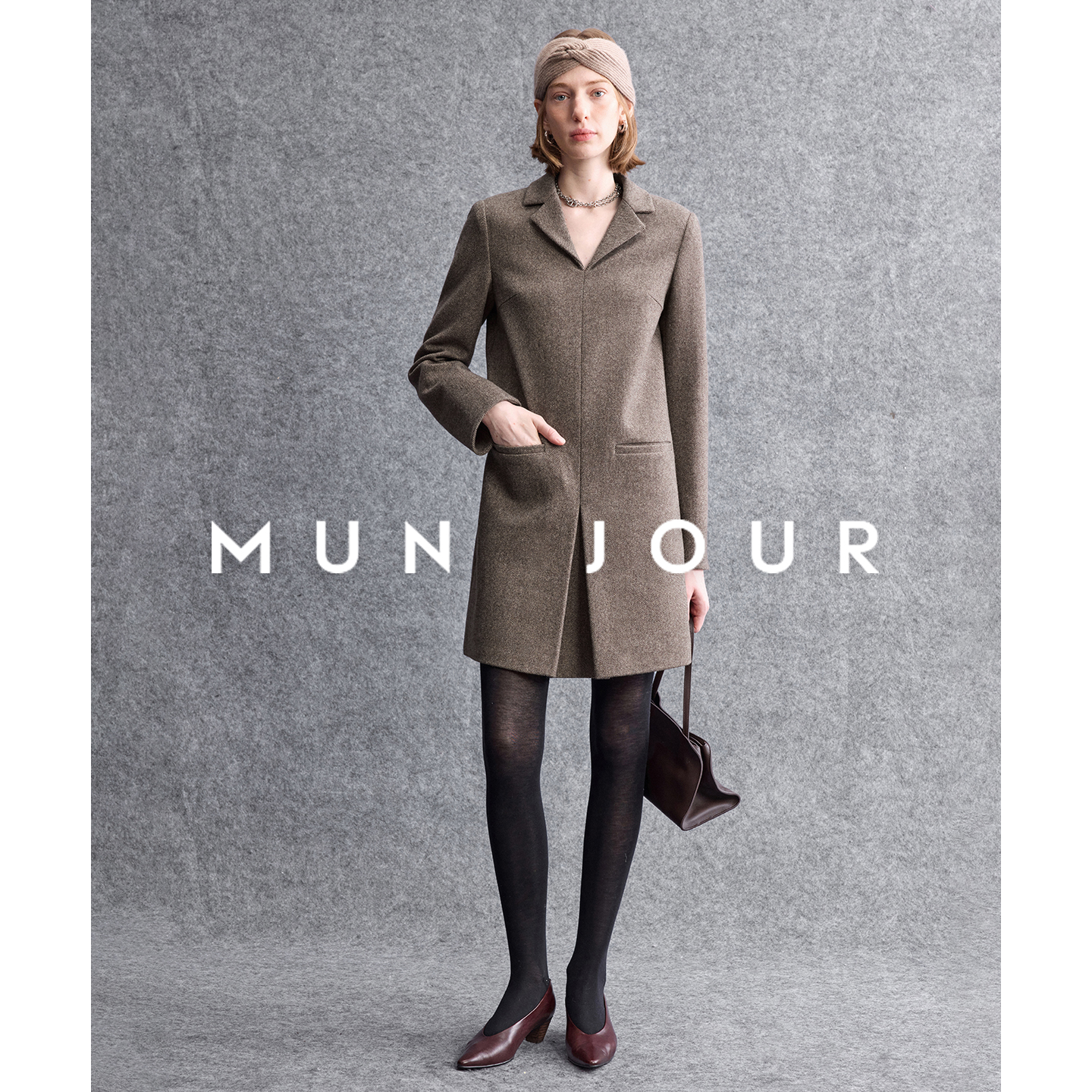 澳洲美丽诺羊毛&桑蚕丝 精挚Miu风翻领直筒开衩垫肩气质连衣裙