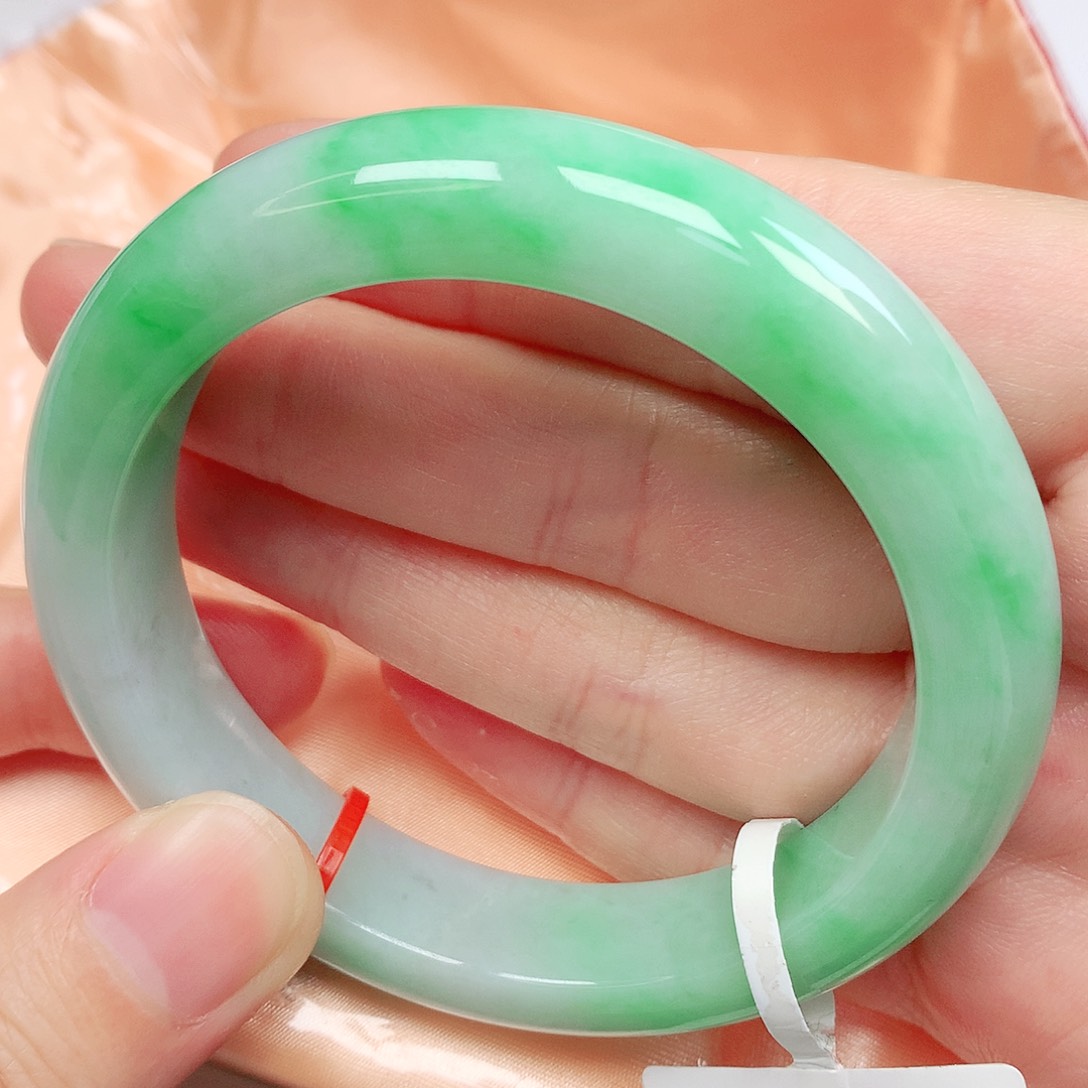 翡翠手镯未镶嵌抖音584