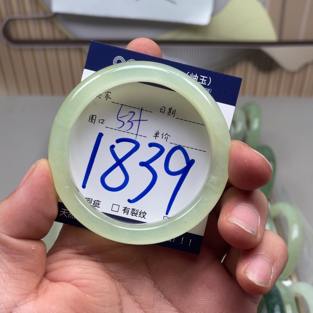 岫玉手镯手镯未镶嵌