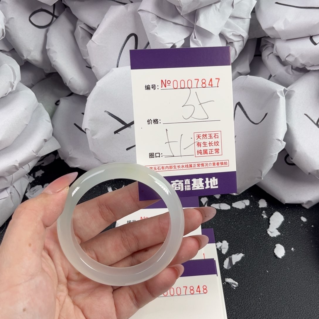 玛瑙/玉髓手镯未镶嵌7847