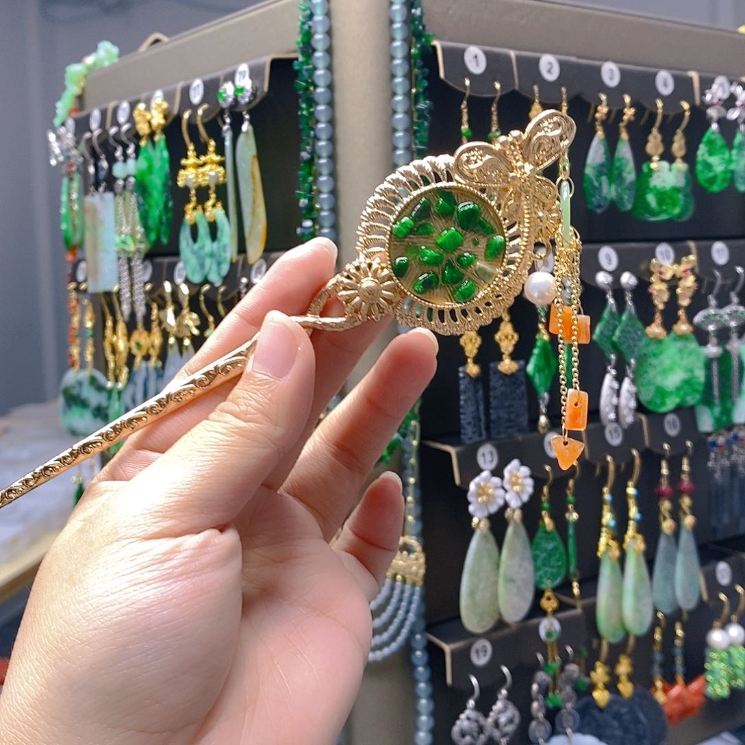 未镶嵌翡翠耳饰翡翠