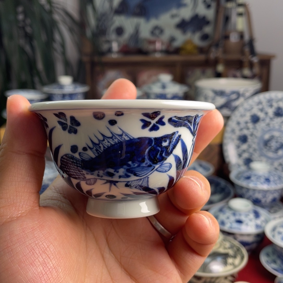 元青花鱼藻纹杯子微瑕