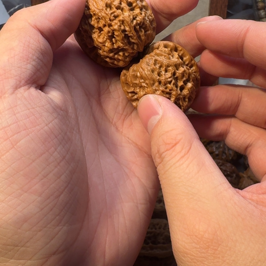 突***古文玩核桃吊坠鹿鸣