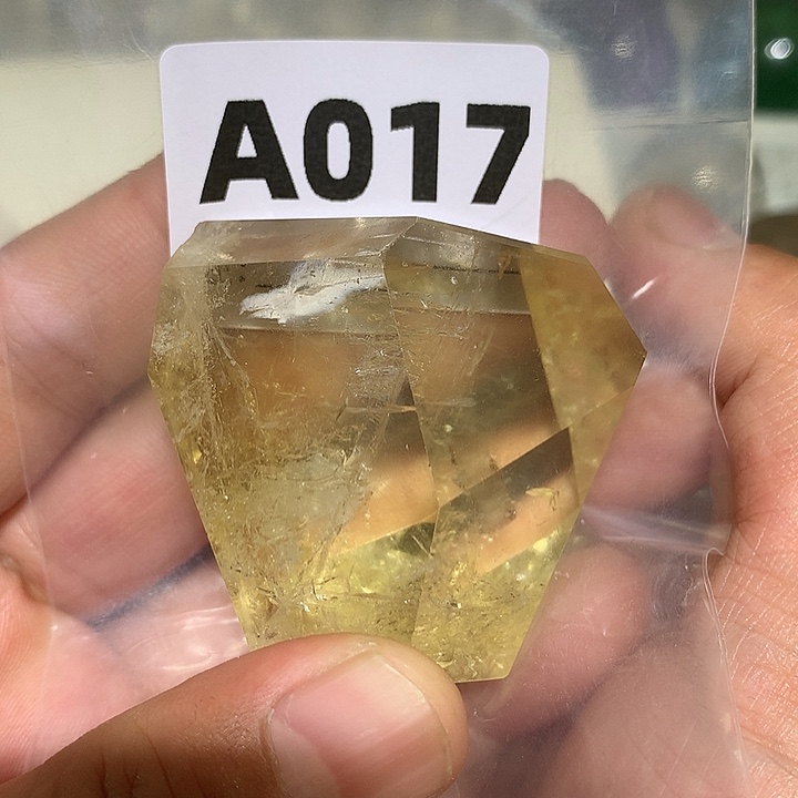 天然水晶柱子017未镶嵌水晶风****人