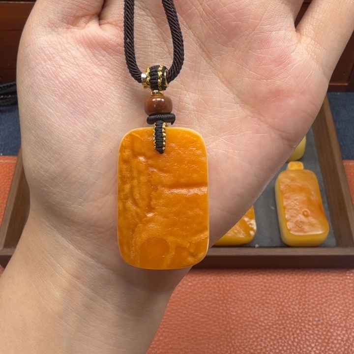 蜜蜡未镶嵌吊坠(赠链)