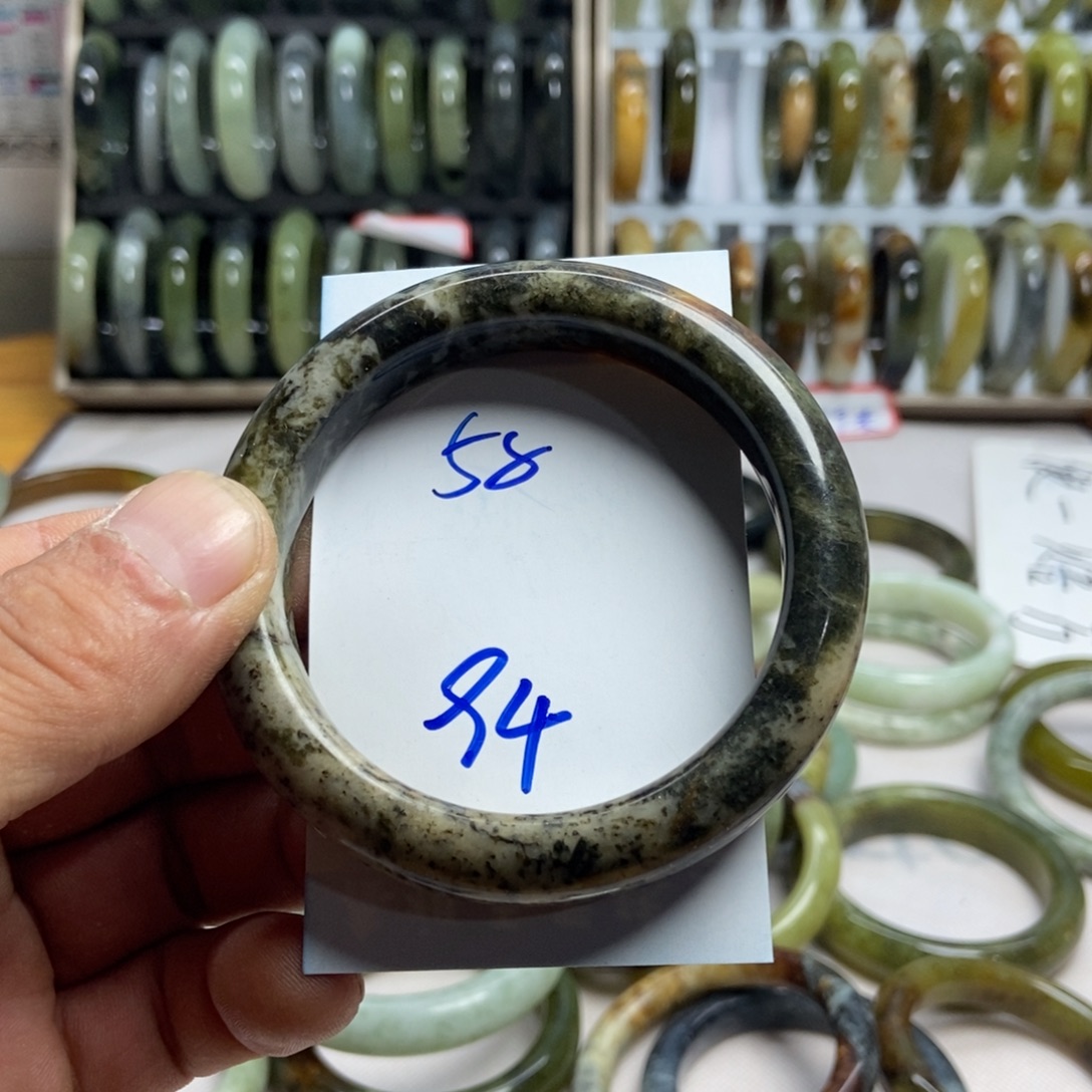 蛇纹石玉未镶嵌手镯