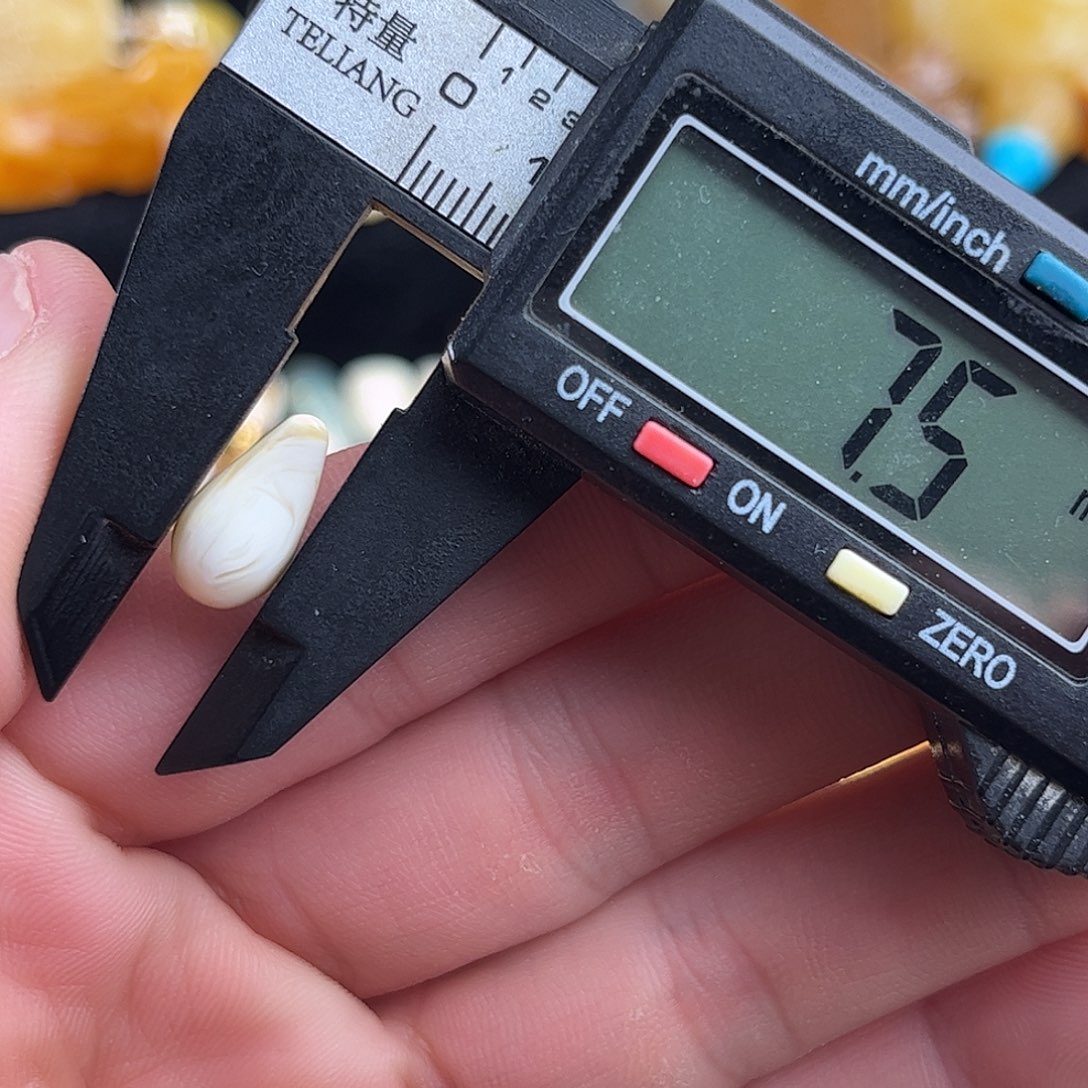 蜜蜡未镶嵌珠宝奇石