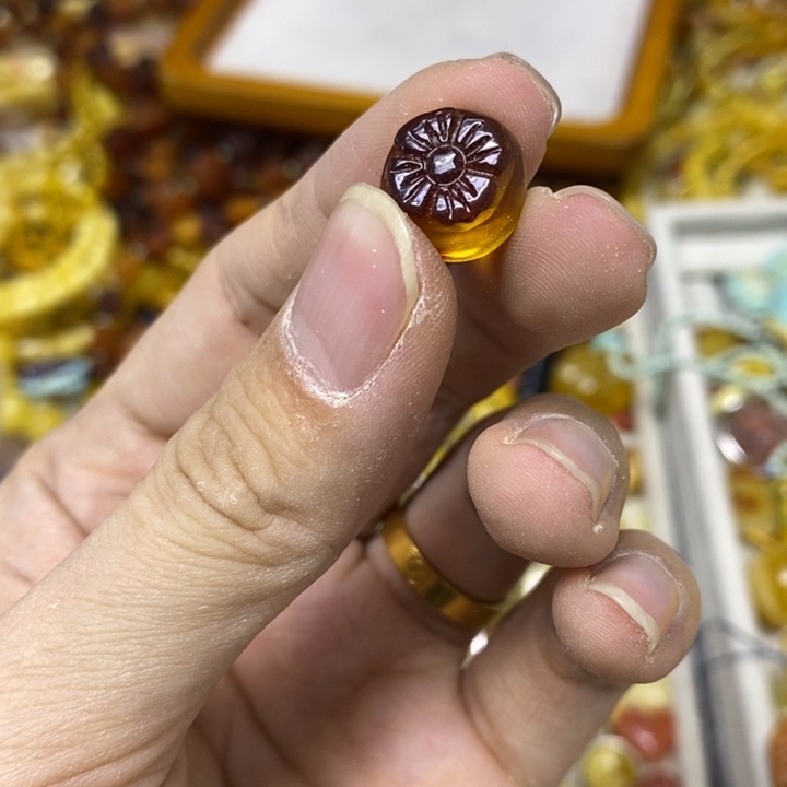 蜜蜡未镶嵌裸石吊坠